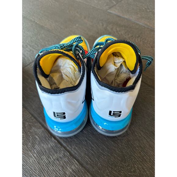 Nike LeBron 18 XVIII Low - Stewie Griffin - Picture 2 of 5